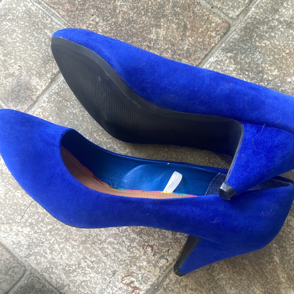 Shoes - Picture 3 of 6